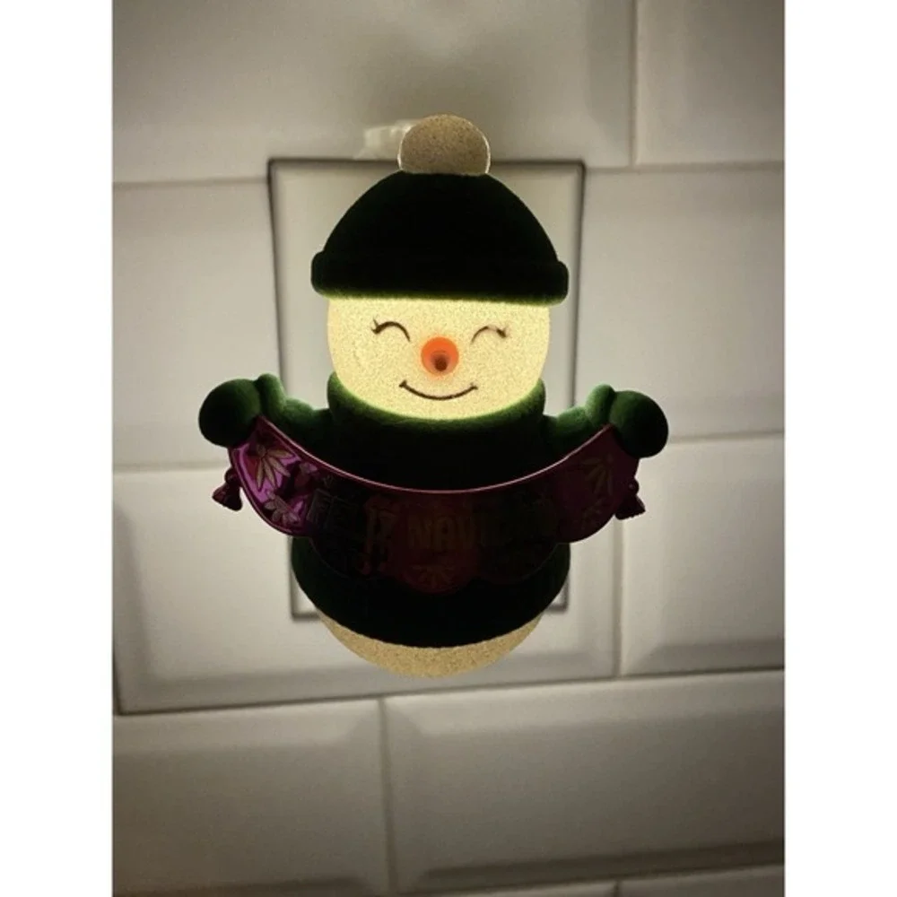 Bath & Body Works Holiday Christmas Snowman Wallflower Scent Plug In Night Light